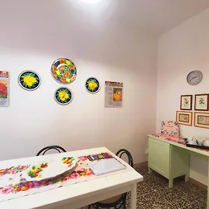 Lovely Balcony Apartment San Gimignano
